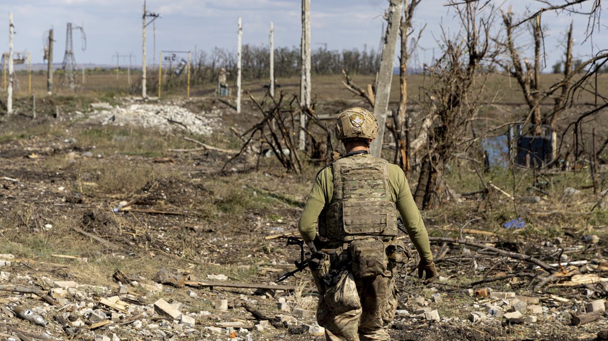 Rusové přesunuli výsadkáře na jih, vojáky nerotují. Proto Ukrajinci uspěli u Bachmutu